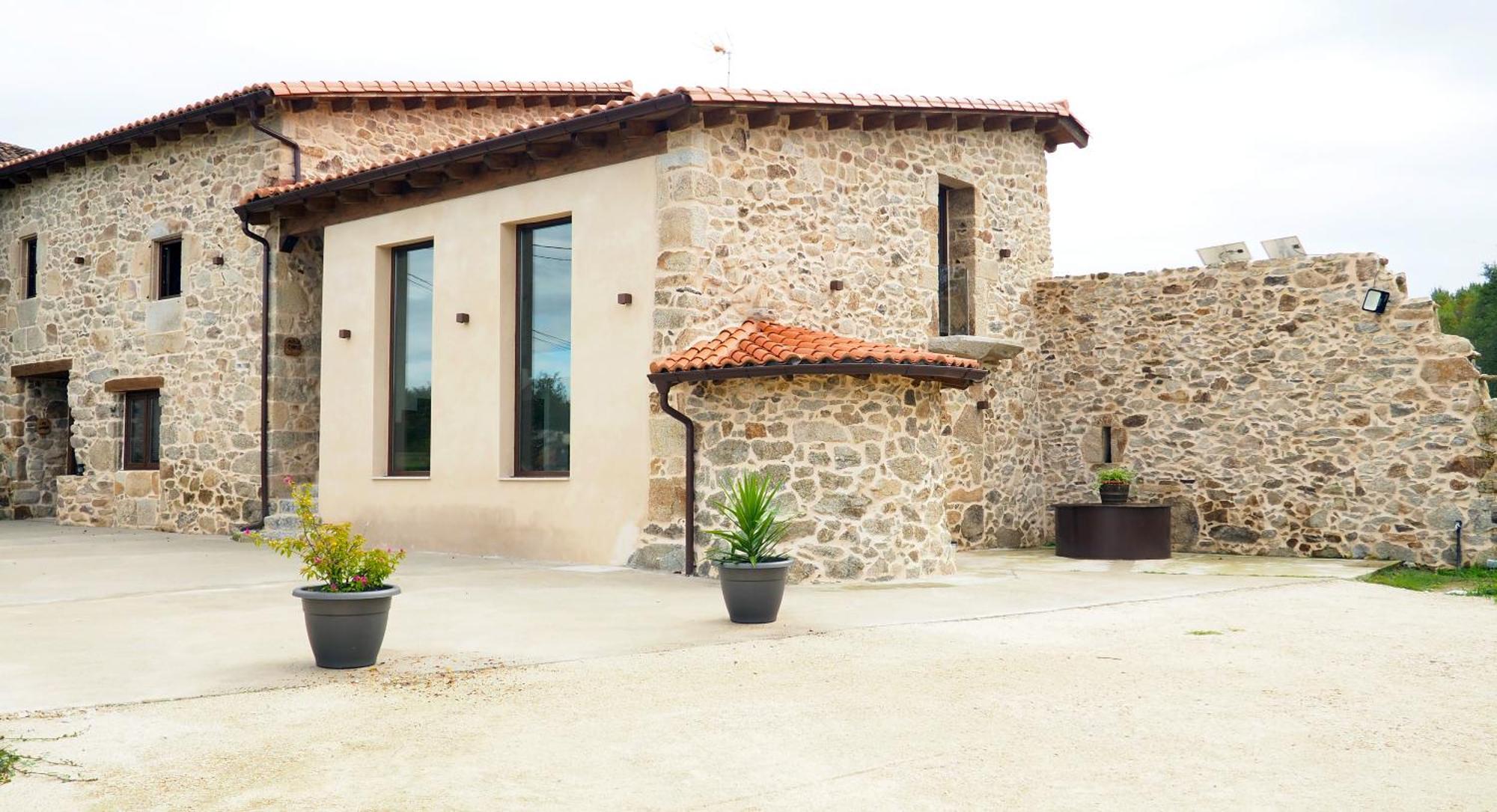 Apartamentos Muralla Sacra Sober Exterior photo