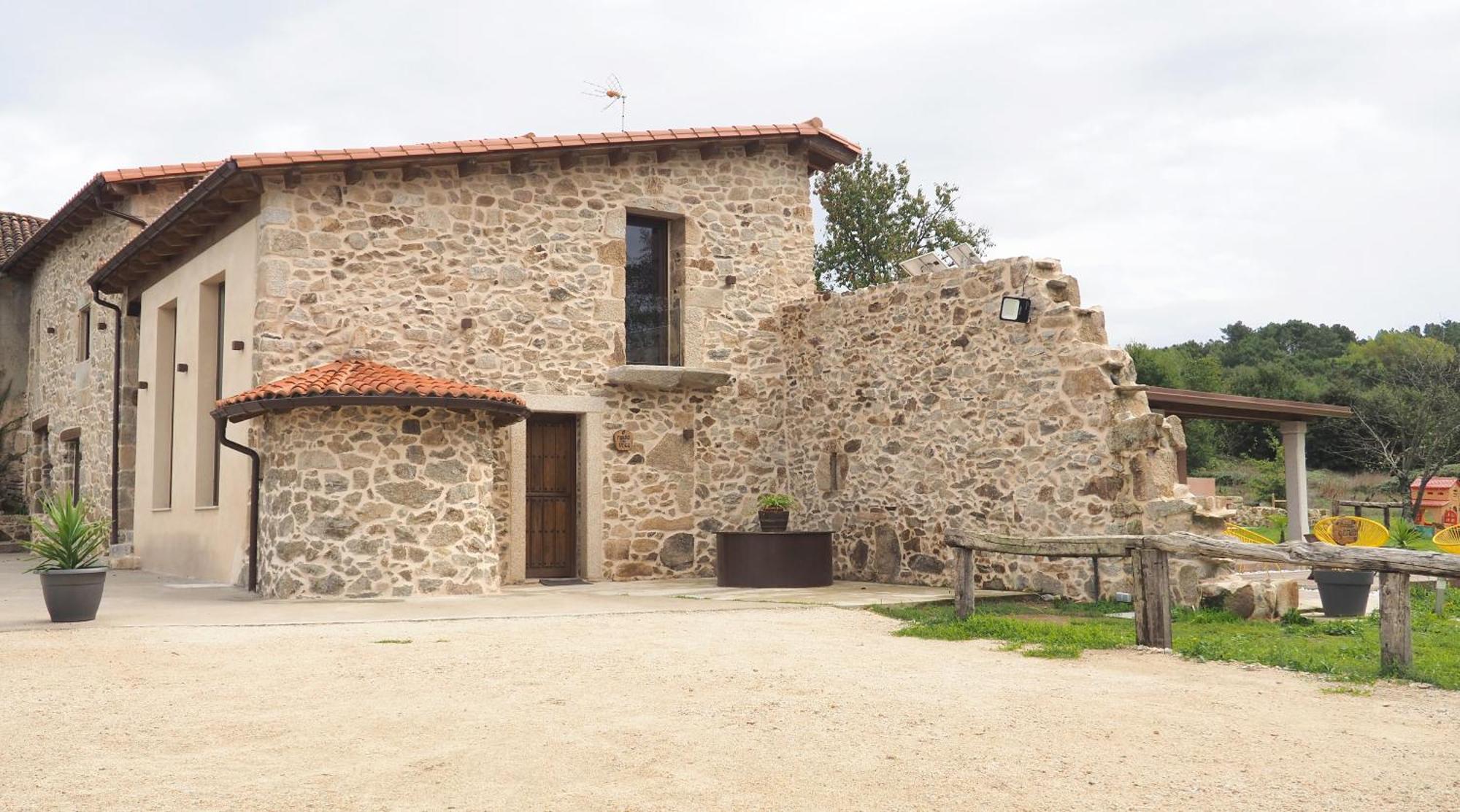 Apartamentos Muralla Sacra Sober Exterior photo