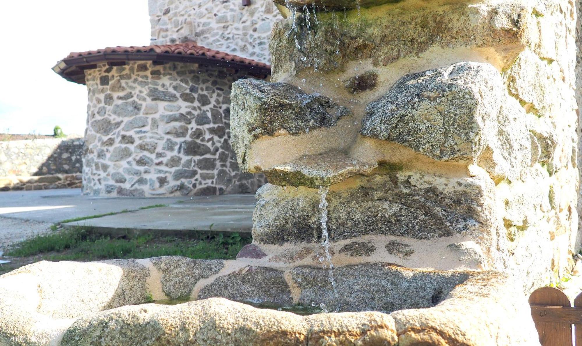 Apartamentos Muralla Sacra Sober Exterior photo